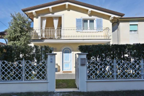 Villa Mony. 100 mt dal mare! Pietrasanta